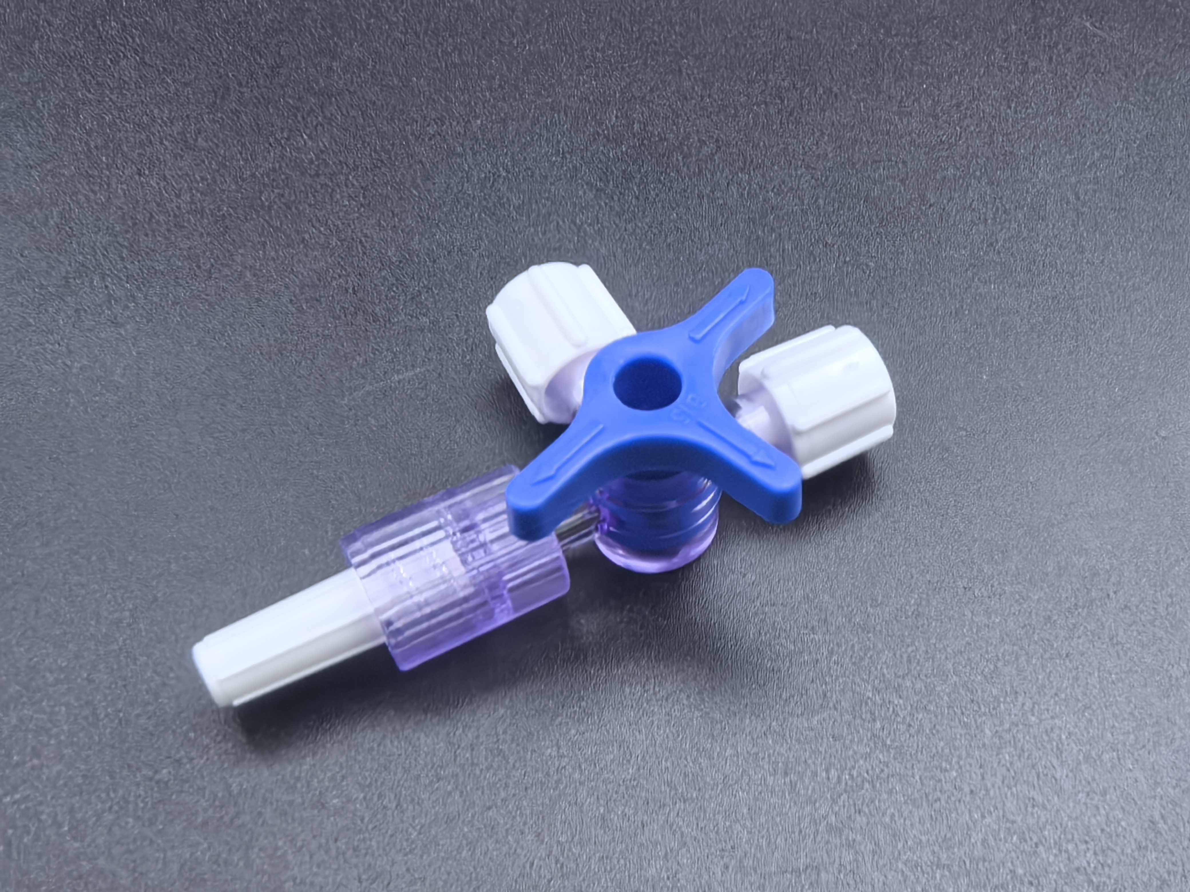 O auge da precisão: por dentro do mundo dos moldes de conectores intravenosos médicos