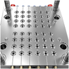 Porta lateral dos materiais de consumo médicos da cavidade do molde dos PP 1*48 com grande Sprue S136 HRC48-50 que forma a cavidade de aço e o núcleo que lustra o molde médico da seringa de 3 Ml