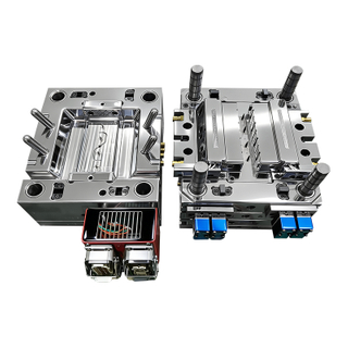 Pa12 1*4 porta lateral direta 1.2083esr HRC48-52 molde deslizante de aço SPI-A3 e molde médico parcial do conector médico VDI-18